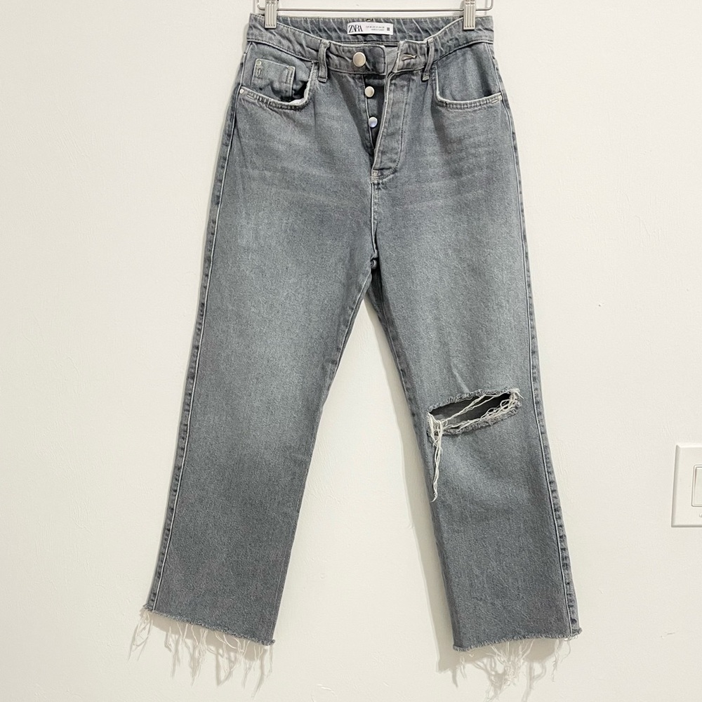 Pre-loved! ZARA Button Fly Ripped Jeans with Raw Hem!